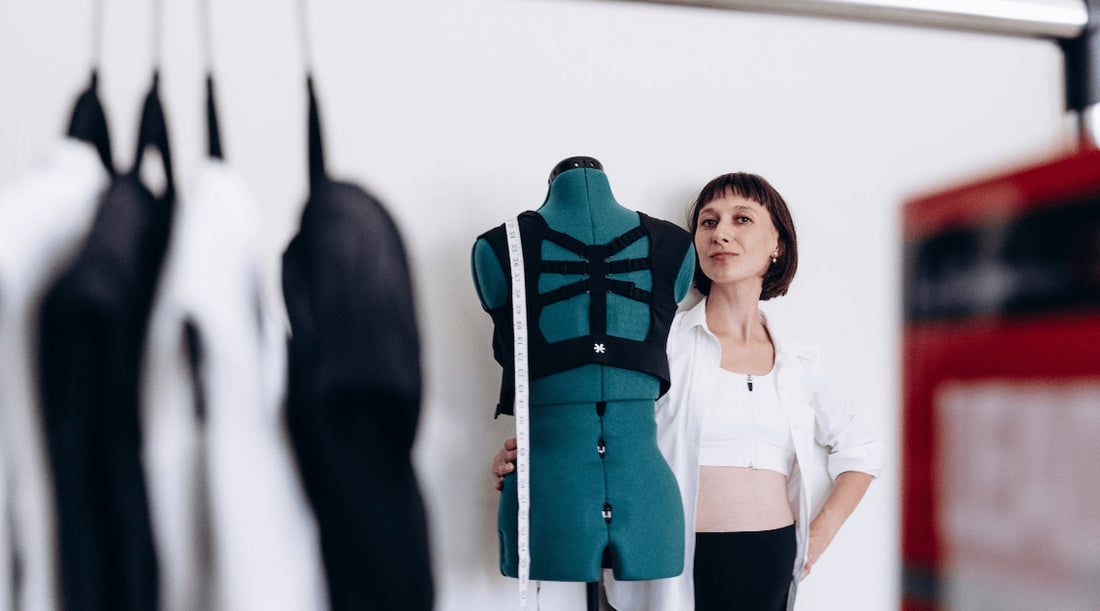 Founder of Etalon showcasing the brand’s posture bra for back pain relief and posture support.